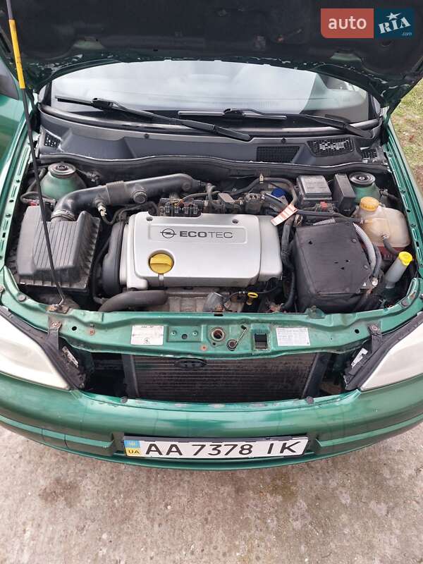 Седан Opel Astra 2004 в Киеве