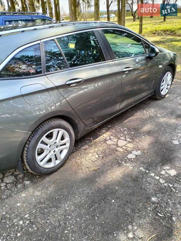 Универсал Opel Astra 2017 в Житомире