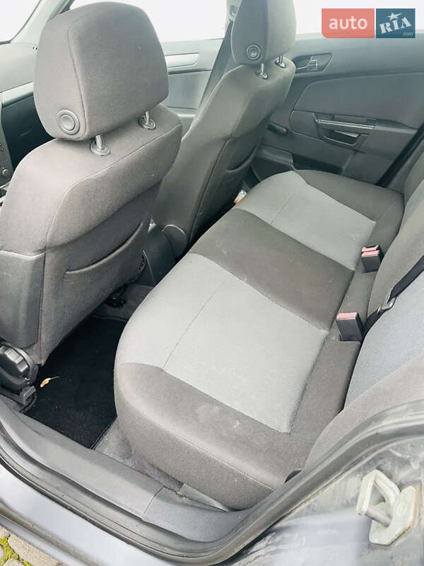 Хэтчбек Opel Astra 2006 в Ивано-Франковске