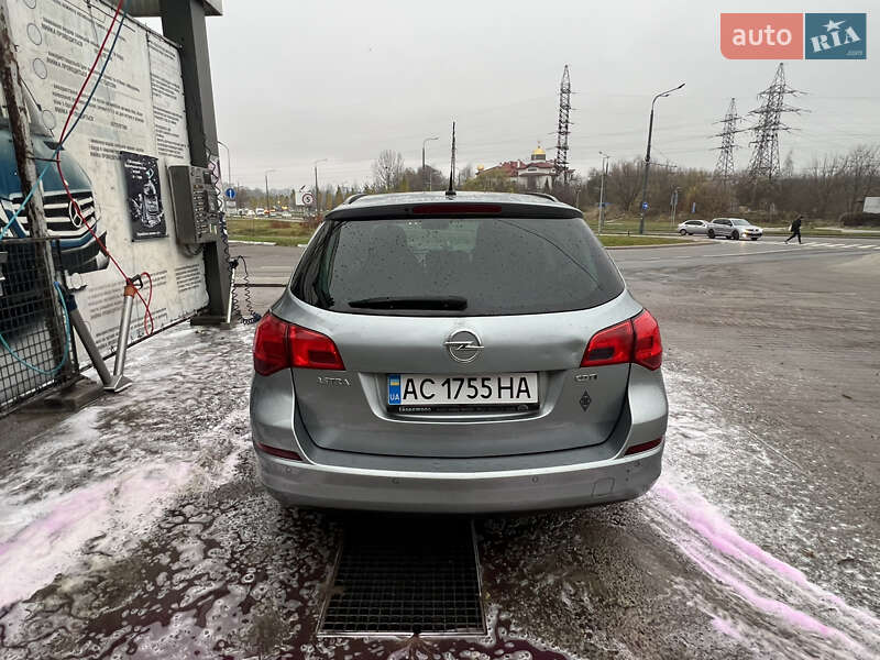 Універсал Opel Astra 2011 в Львові