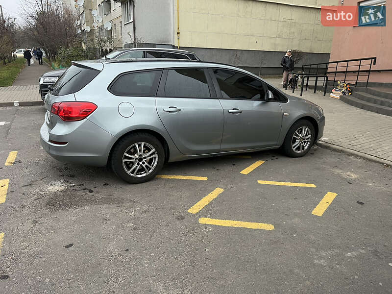 Універсал Opel Astra 2011 в Львові