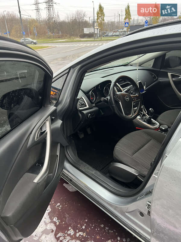 Універсал Opel Astra 2011 в Львові