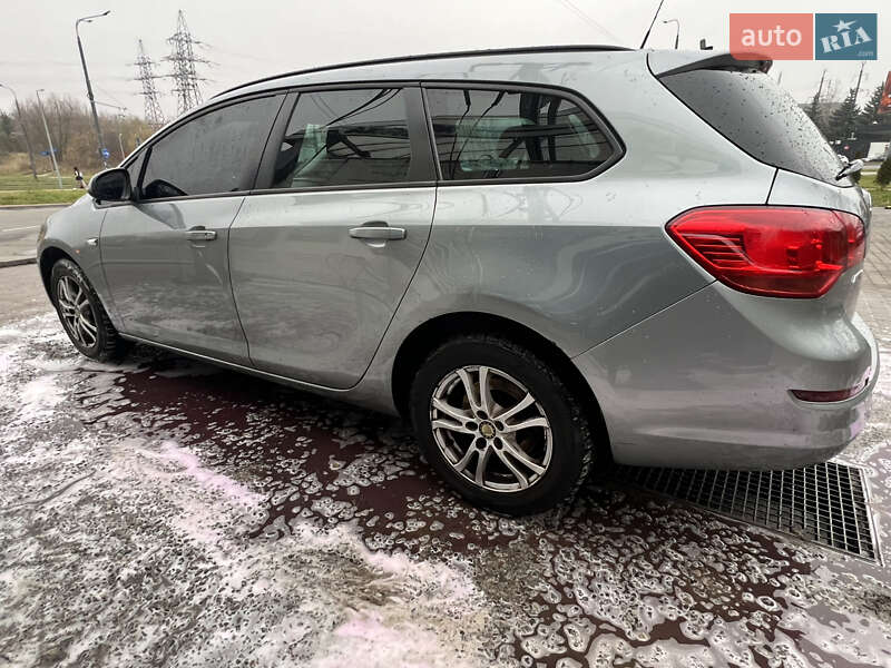 Універсал Opel Astra 2011 в Львові