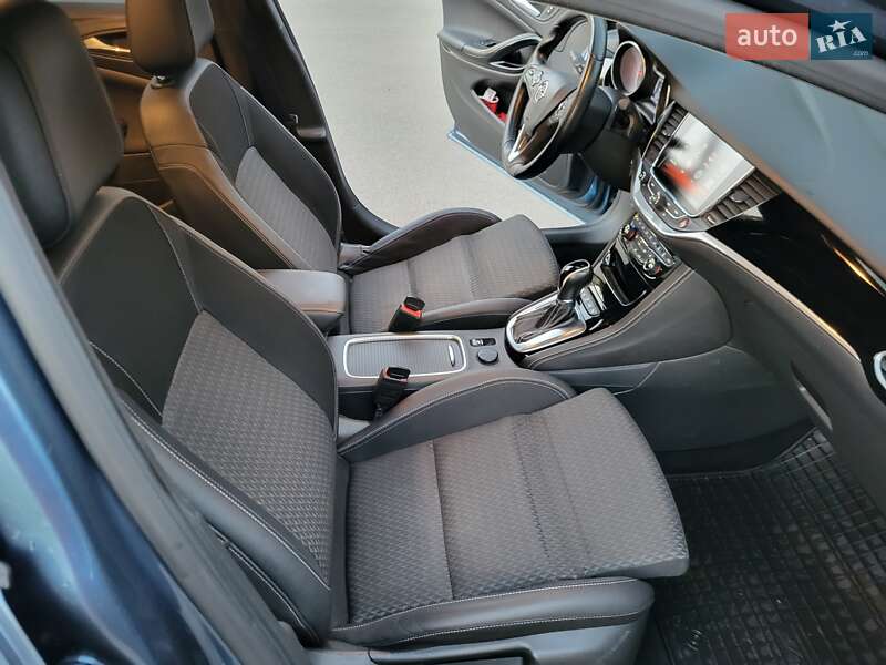 Універсал Opel Astra 2017 в Ужгороді