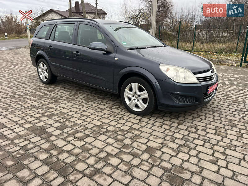 Універсал Opel Astra 2009 в Луцьку