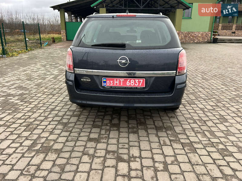Універсал Opel Astra 2009 в Луцьку