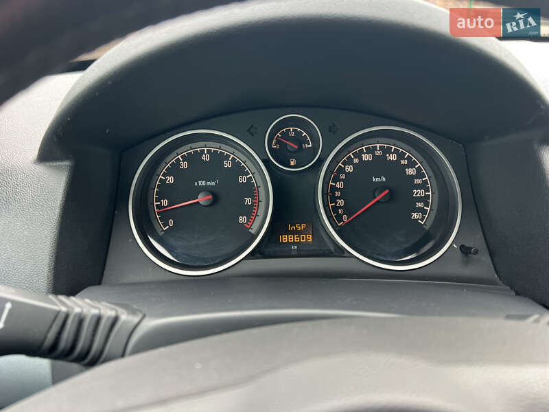 Універсал Opel Astra 2009 в Луцьку