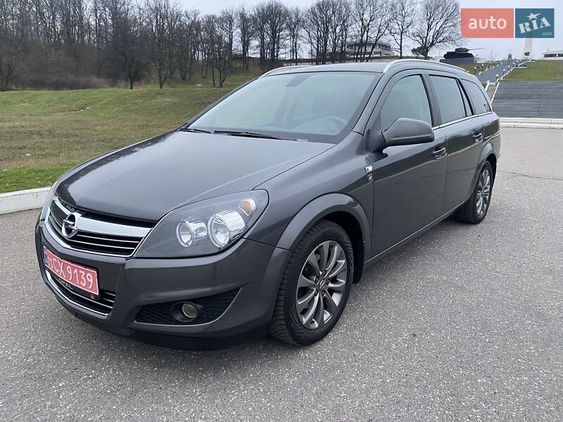 Универсал Opel Astra 2010 в Харькове