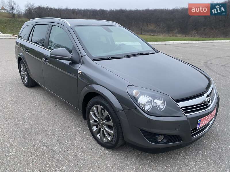 Универсал Opel Astra 2010 в Харькове