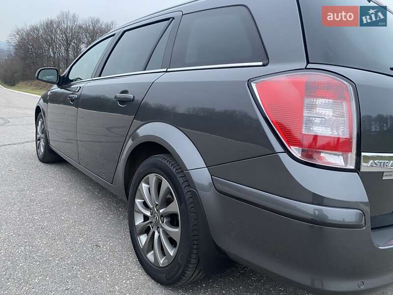 Универсал Opel Astra 2010 в Харькове