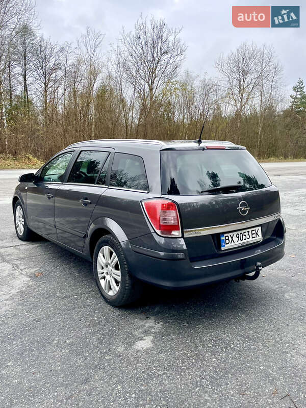 Универсал Opel Astra 2009 в Полонном