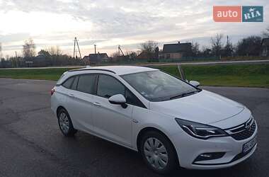 Универсал Opel Astra 2017 в Клевани
