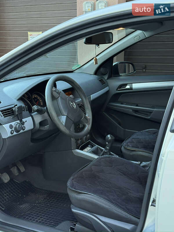 Хэтчбек Opel Astra 2006 в Ивано-Франковске