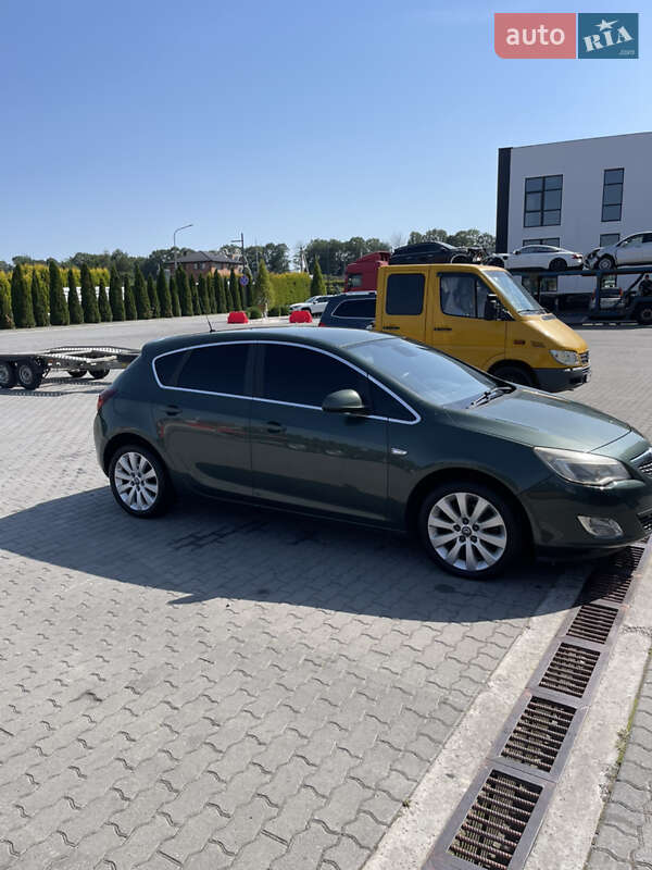 Хэтчбек Opel Astra 2010 в Львове