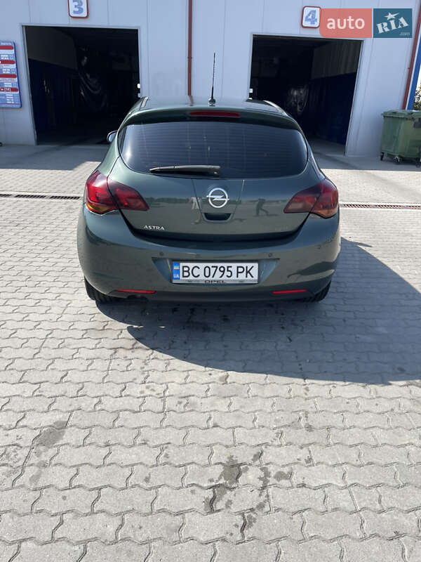 Хэтчбек Opel Astra 2010 в Львове