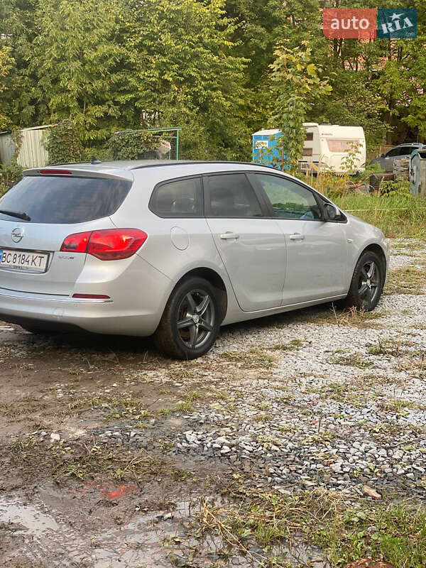 Універсал Opel Astra 2013 в Львові