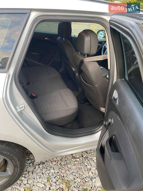 Універсал Opel Astra 2013 в Львові