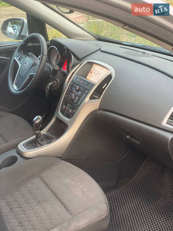 Універсал Opel Astra 2013 в Львові