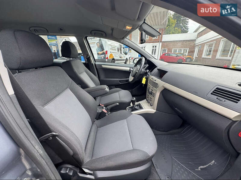 Універсал Opel Astra 2009 в Тернополі