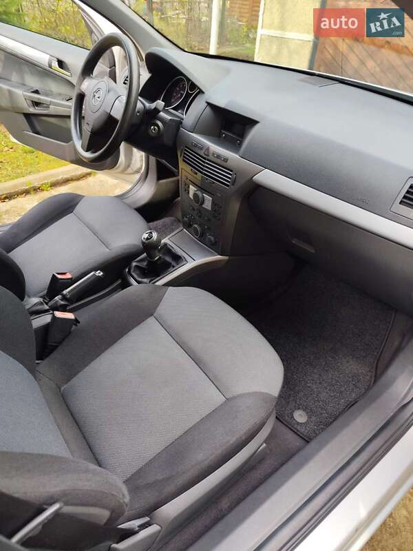 Универсал Opel Astra 2005 в Надворной