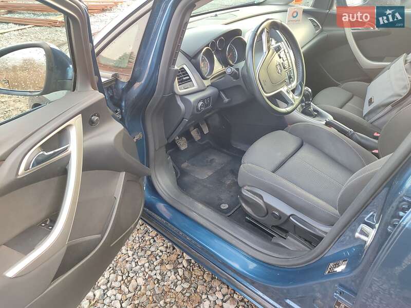 Универсал Opel Astra 2011 в Черновцах