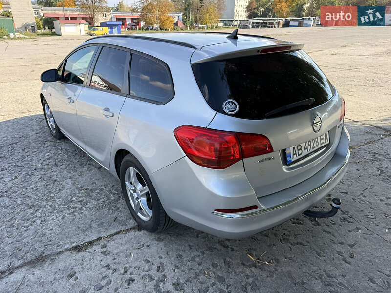 Універсал Opel Astra 2013 в Ладижині