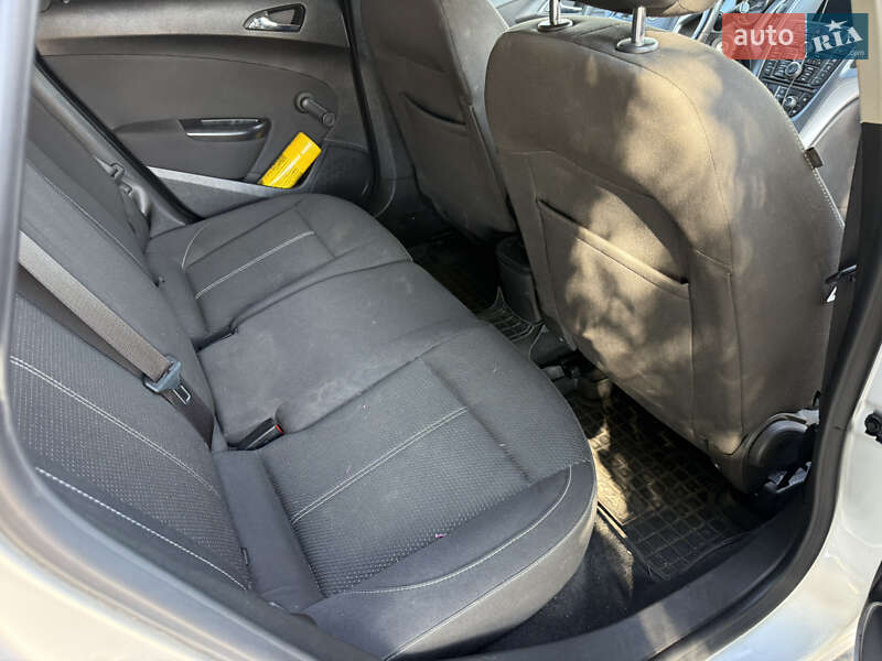 Універсал Opel Astra 2013 в Ладижині