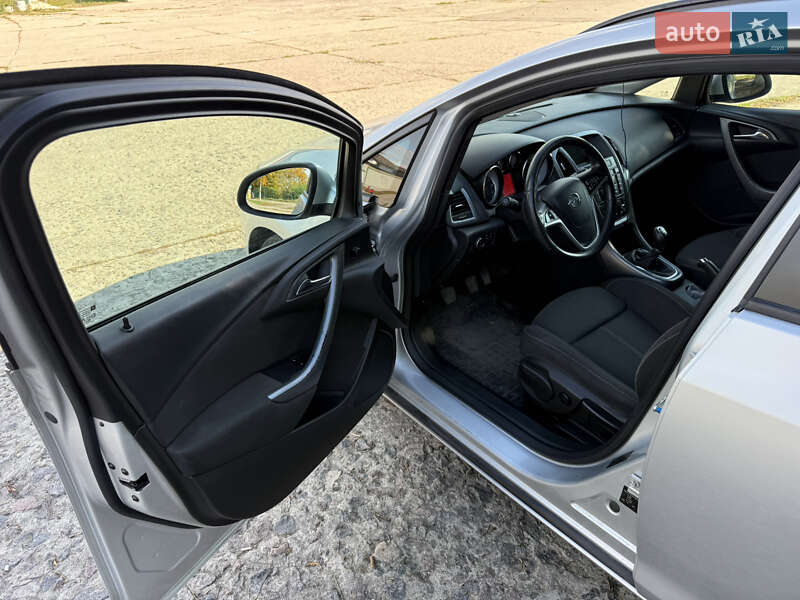 Універсал Opel Astra 2013 в Ладижині