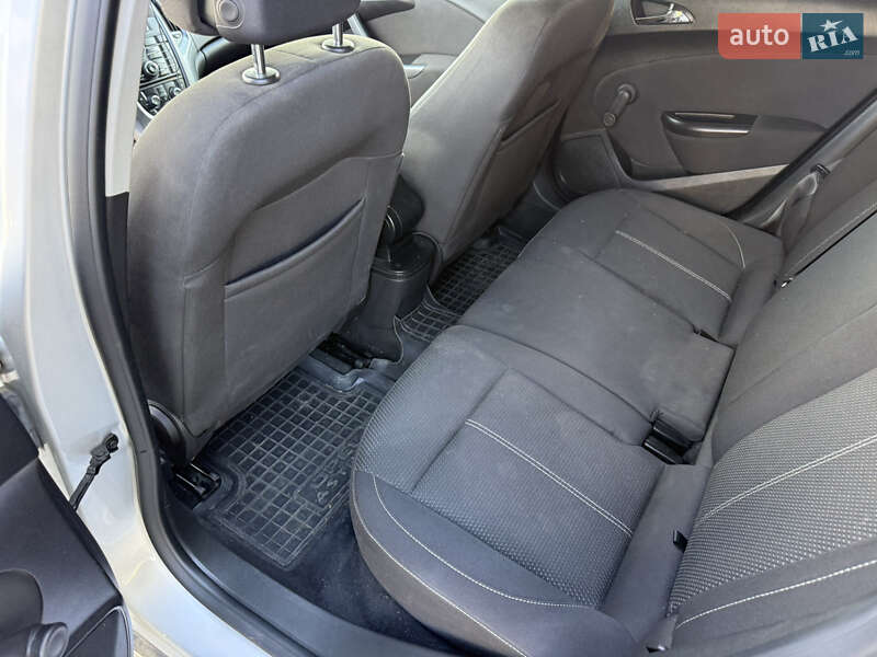 Універсал Opel Astra 2013 в Ладижині