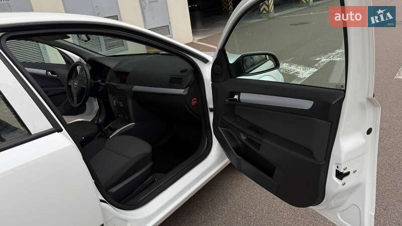 Хэтчбек Opel Astra 2006 в Боярке