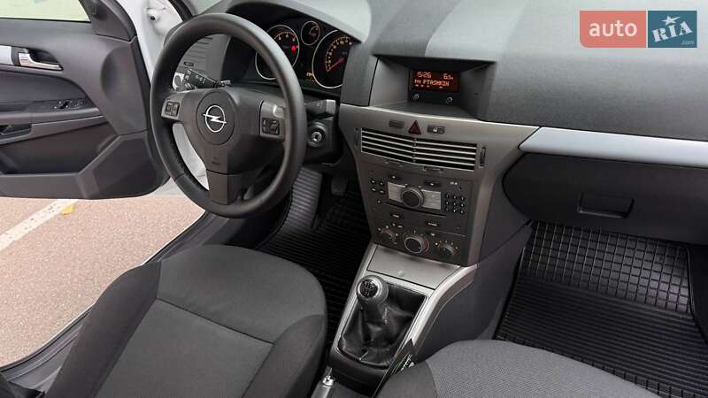 Хэтчбек Opel Astra 2006 в Боярке