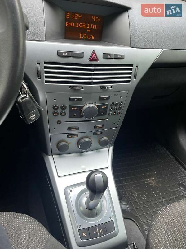 Седан Opel Astra 2012 в Киеве фото 8 Седан Opel Astra 2012 в Киеве