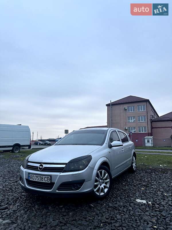 Хетчбек Opel Astra 2006 в Мукачевому