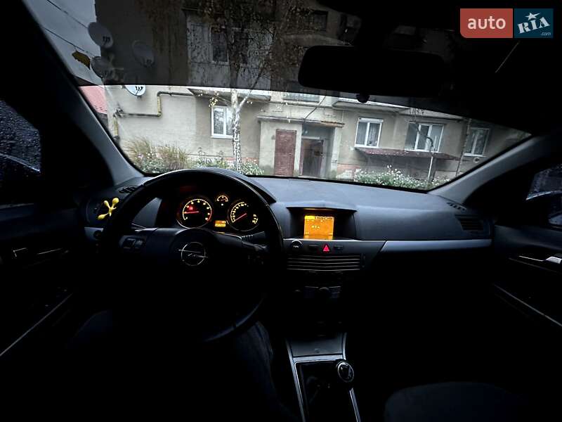Хетчбек Opel Astra 2006 в Мукачевому