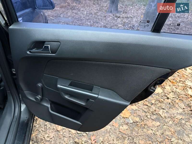 Хэтчбек Opel Astra 2005 в Киеве