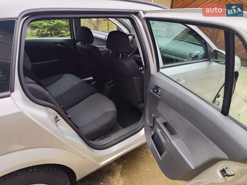 Универсал Opel Astra 2005 в Надворной