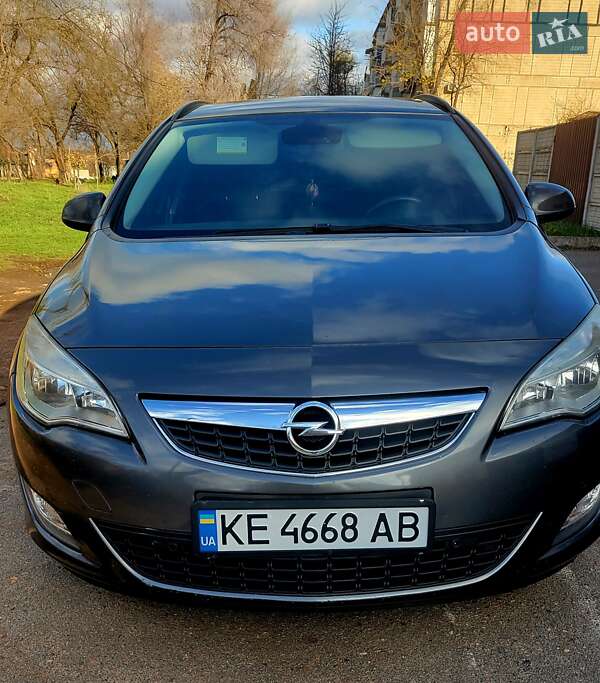 Универсал Opel Astra 2012 в Кривом Роге