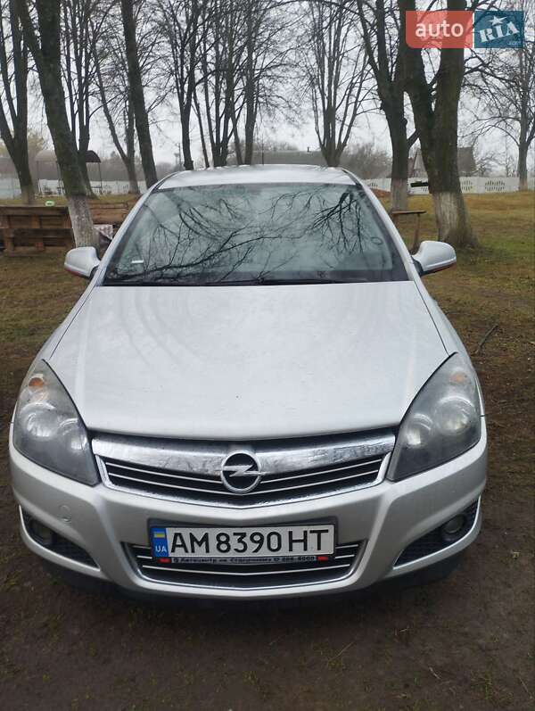 Хэтчбек Opel Astra 2012 в Малине
