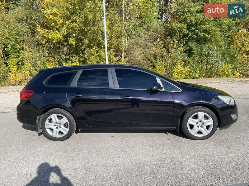 Универсал Opel Astra 2011 в Днепре