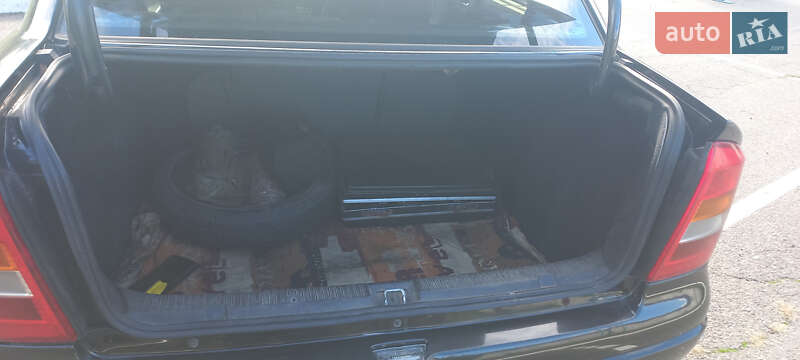 Седан Opel Astra 2007 в Черноморске