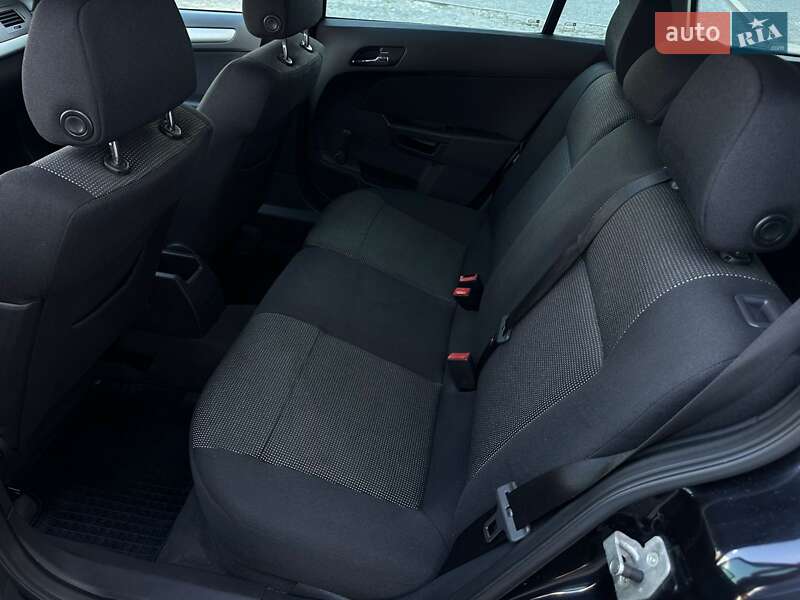 Універсал Opel Astra 2006 в Рожище