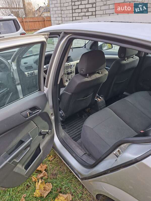 Хэтчбек Opel Astra 2007 в Ирпене