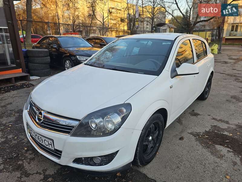 Хетчбек Opel Astra 2012 в Львові