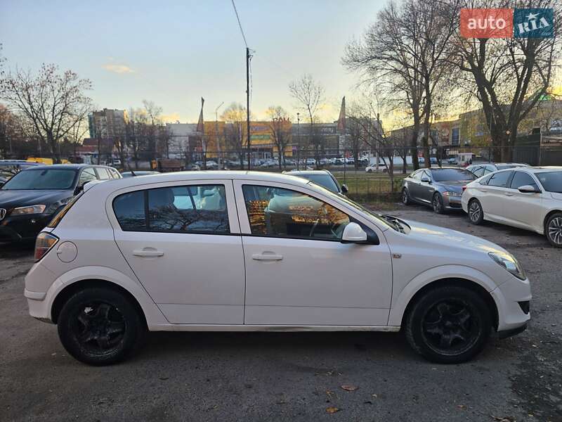 Хетчбек Opel Astra 2012 в Львові