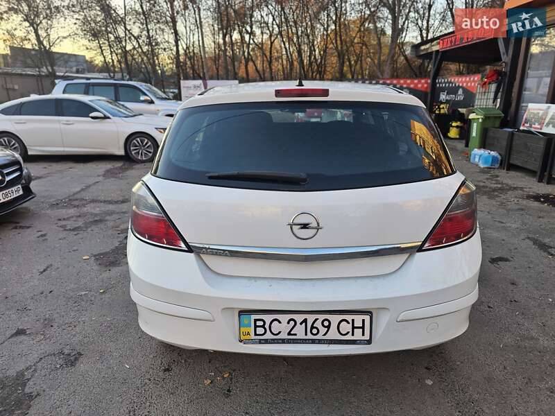 Хетчбек Opel Astra 2012 в Львові