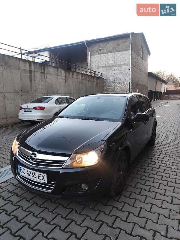 Хэтчбек Opel Astra 2013 в Тернополе фото 2 Хэтчбек Opel Astra 2013 в Тернополе