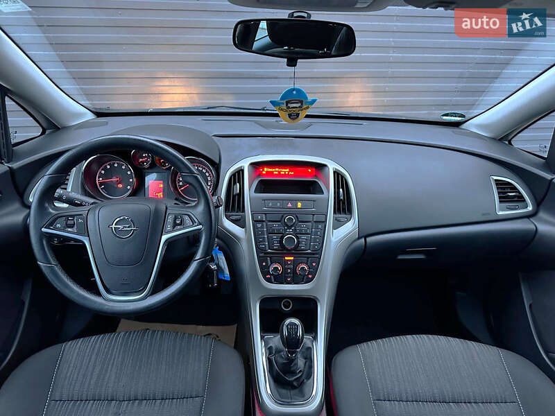 Универсал Opel Astra 2011 в Каменском