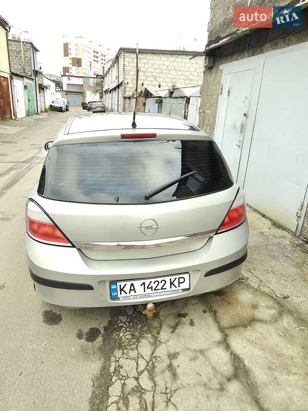 Хэтчбек Opel Astra 2006 в Киеве