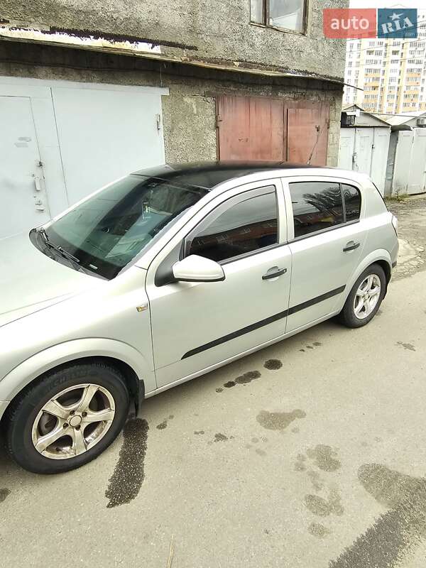 Хэтчбек Opel Astra 2006 в Киеве
