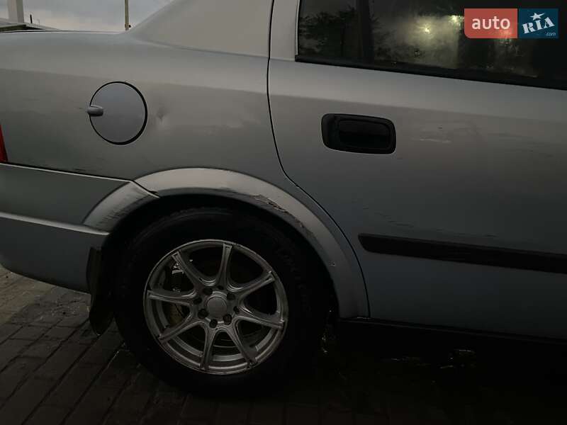 Седан Opel Astra 2004 в Козятині
